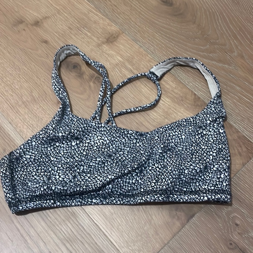 lululemon sports bra
